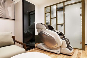 Estudi en suite, 1 dormitori, no fumadors | Escriptori i espai de treball apte per a portàtils 