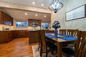 Dining - 2 Homes! MTN Views*Hot Tub*Game Room (Cripple Creek)