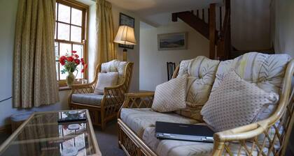 Cottage - Sleeps 2 - Garden - Parking