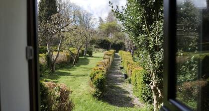 Cottage - Sleeps 2 - Garden - Parking