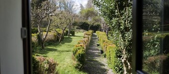 Cosy secret cottage in a beautiful walled garden