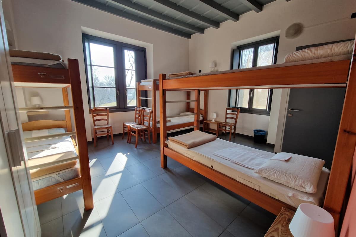 WiFi (free), bed sheets