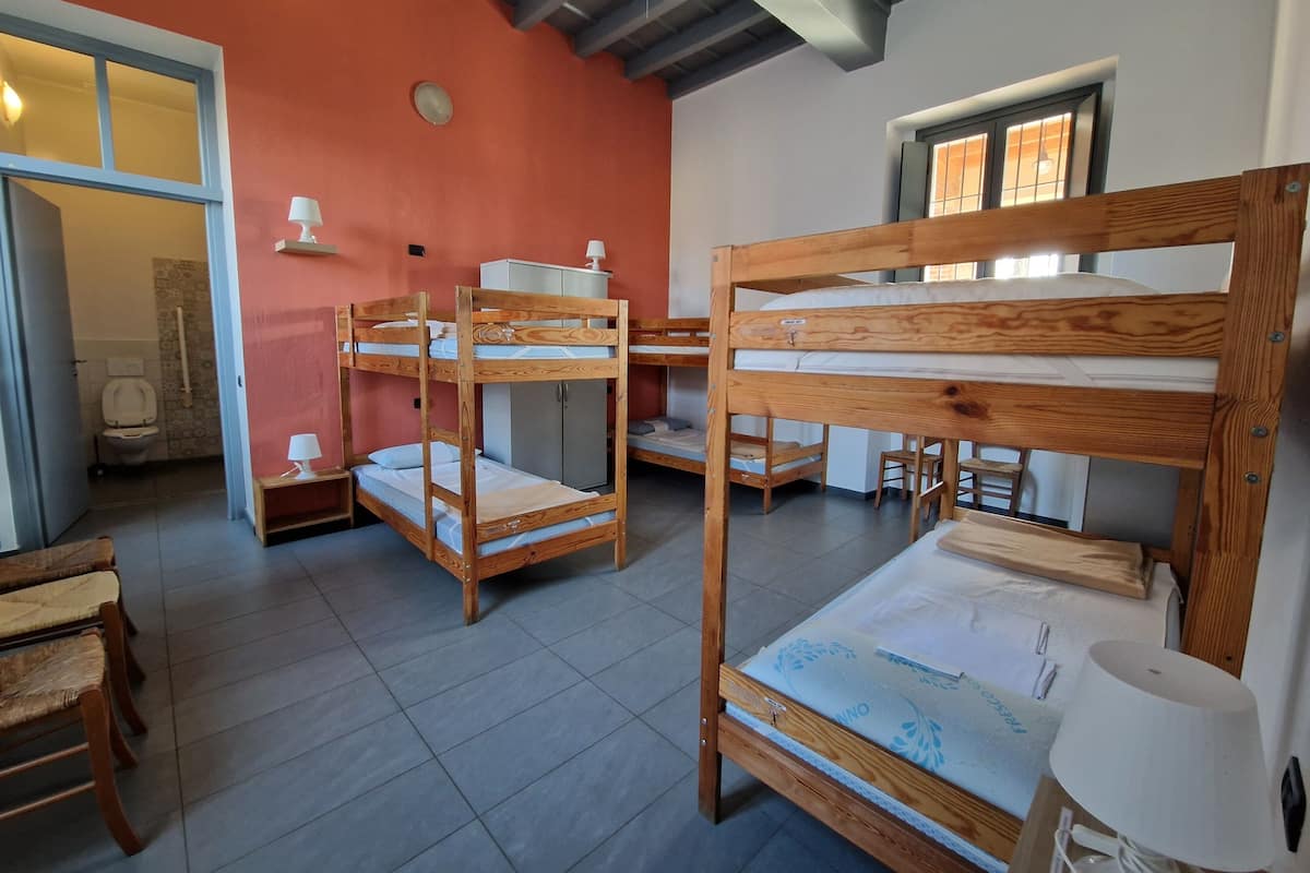 Shared Dormitory, Mixed Dorm (Dormitorio Misto bagno interno) | WiFi (free), bed sheets