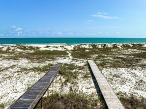 Beach - Off-season discounts! Walk to beach, park w/ pickleball, bike path, shuffleboard (Port St. Joe)
