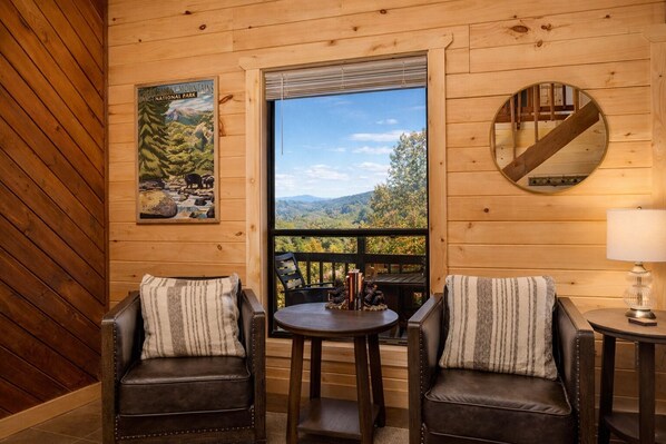 Interior - HotTub • Chained in Yard • Arcade • FirePit • Pets • Easy Roads • Amazing Views (Sevierville)