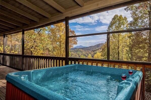 Tina de hidromasaje al aire libre