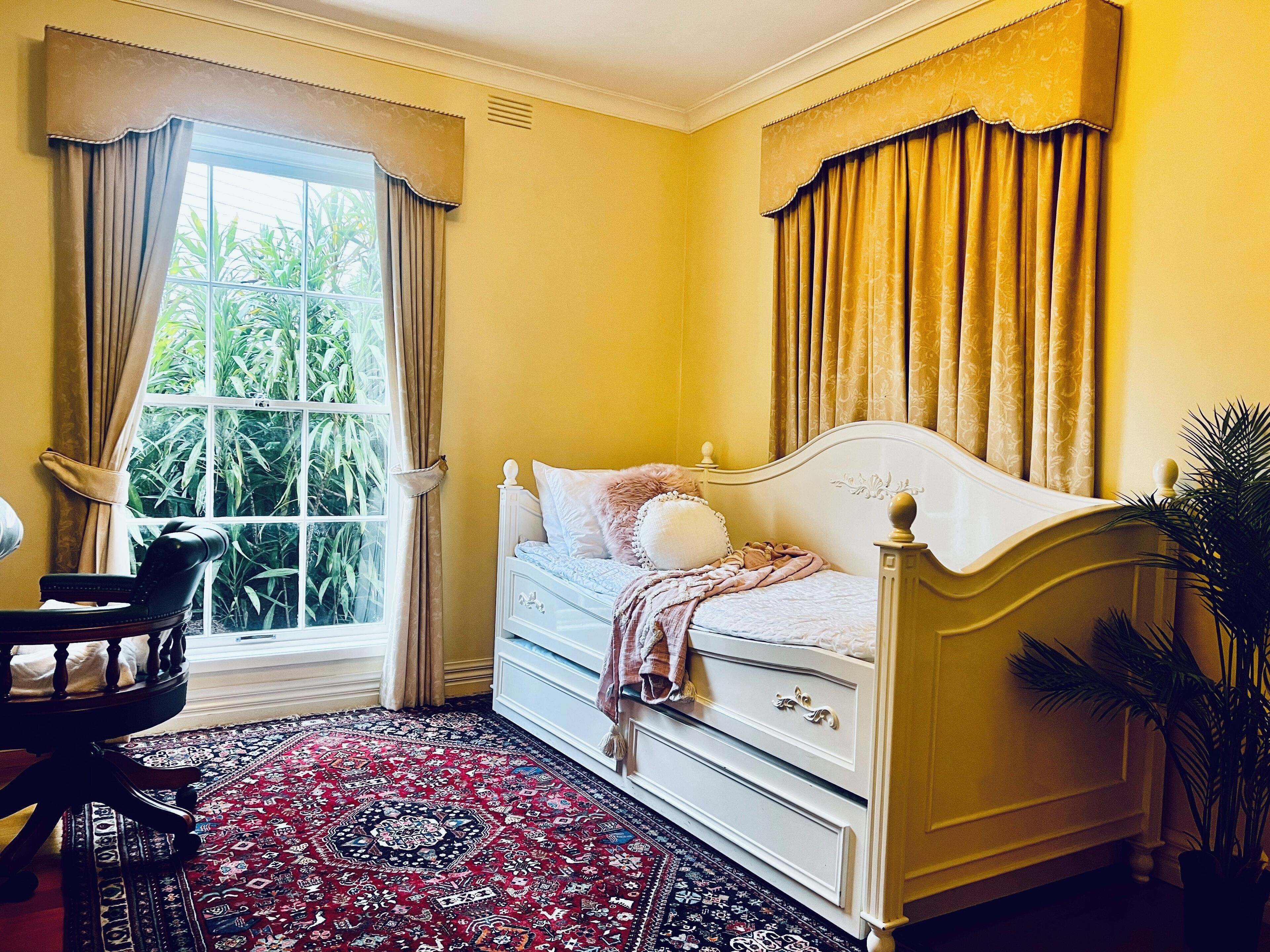 5 bedrooms, WiFi, bed sheets