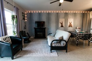Smart TV, fireplace