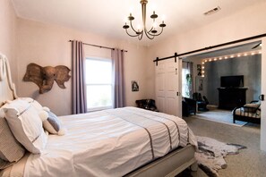 1 habitación, tabla de planchar con plancha, wifi y ropa de cama