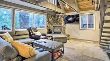 Televisión y chimenea