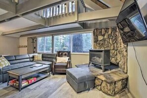 TV, fireplace - Tahoe Time Cabin w/King Bed, Modern Tahoe Cabin w/ King Bed Suite & Level 1 EV Charging (Incline Village)