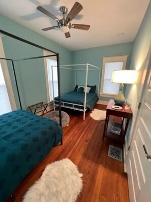 2 bedrooms, in-room safe, iron/ironing board, free WiFi