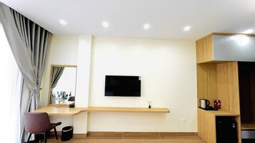 Deluxe Shared Dormitory | Minibar, desk, laptop workspace, soundproofing