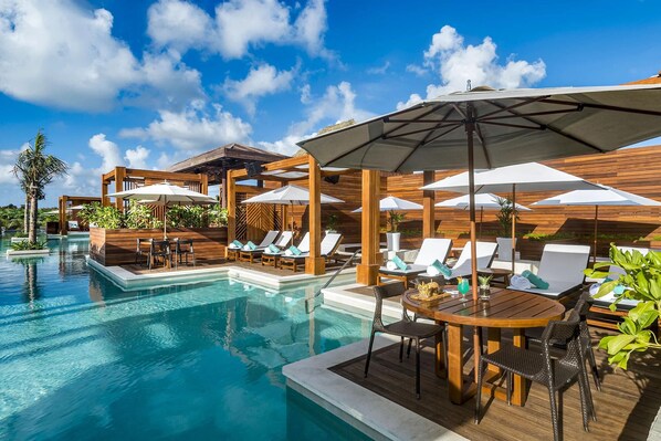 حمّام سباحة خارجي