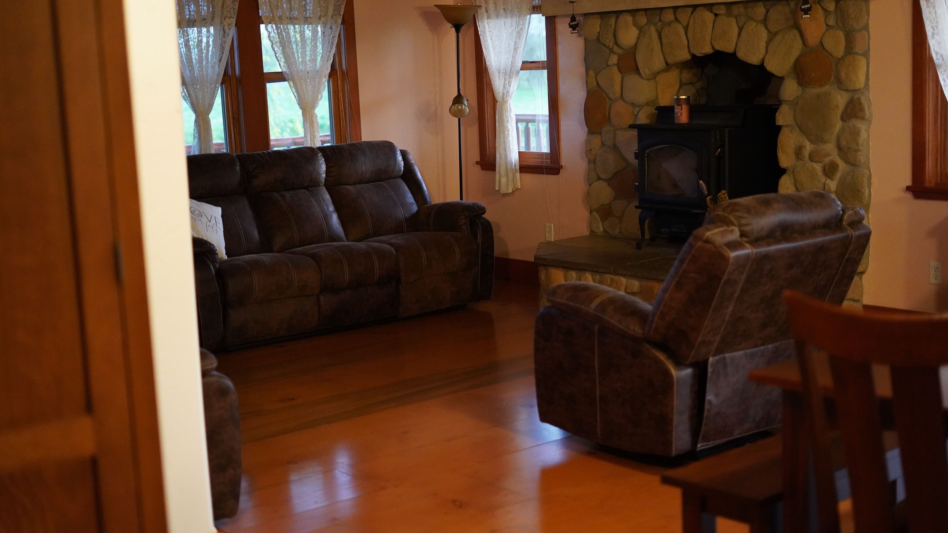 Cedar Ridge, 3BR 2 Bath Cabin on Truman Lake