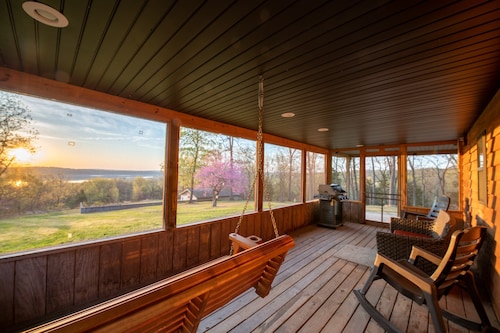 Cedar Ridge, 3BR 2 Bath Cabin on Truman Lake