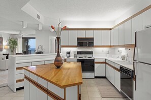 冰箱、微波炉、烤箱、炉灶