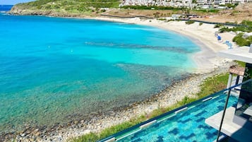 Appartamento panoramico, vista oceano | Spiaggia | Sulla spiaggia, sabbia bianca