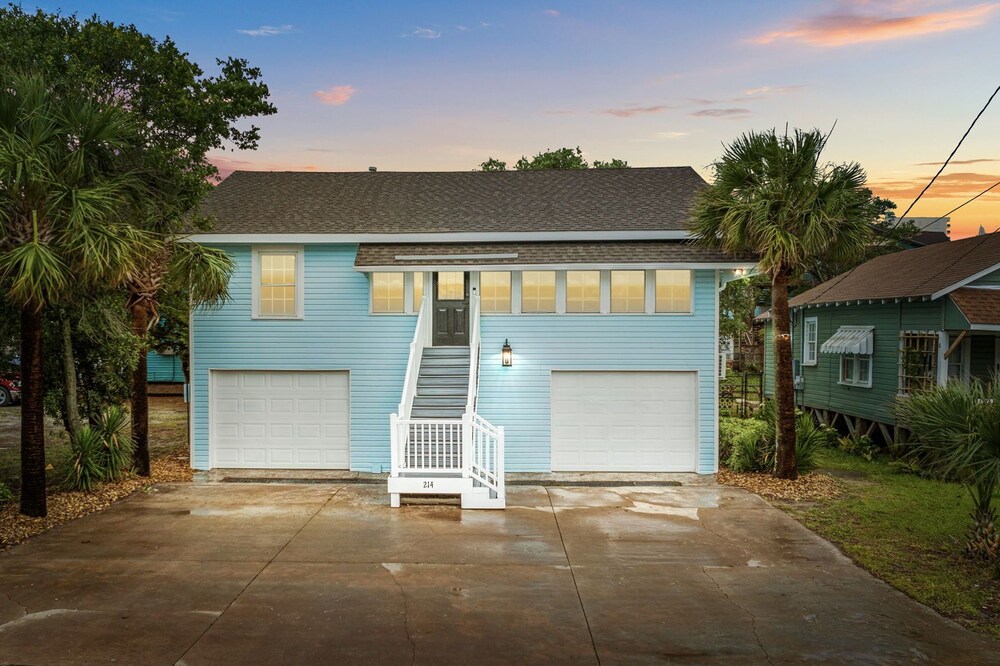Deja Blu | 7 BR, 4 BA