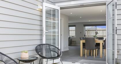 North Edge Townhouse ~ Free Parking, City, Modern