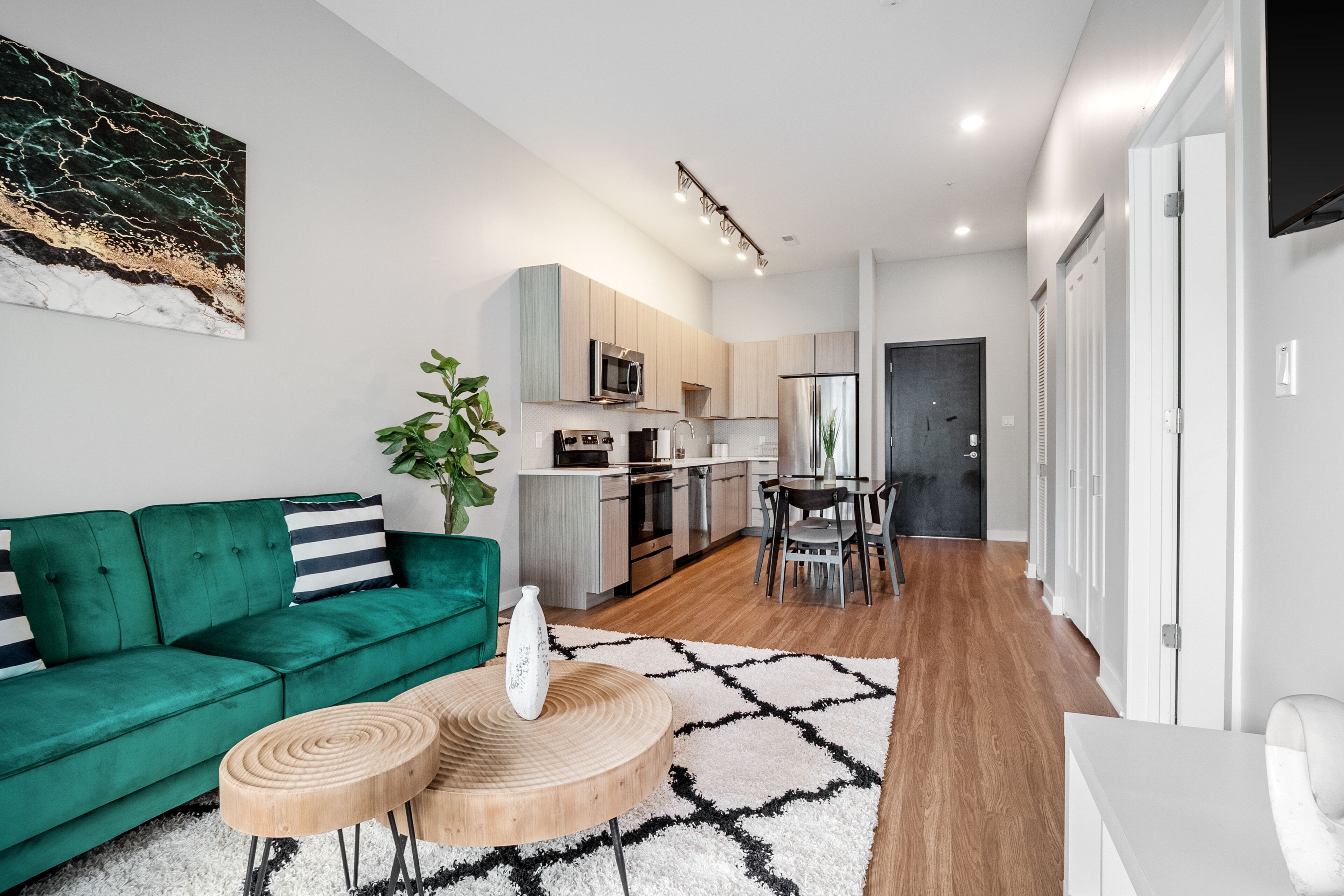 Luxury 1BD/1BR Apt in St. Louis-Pool| Gym| Free Parking!