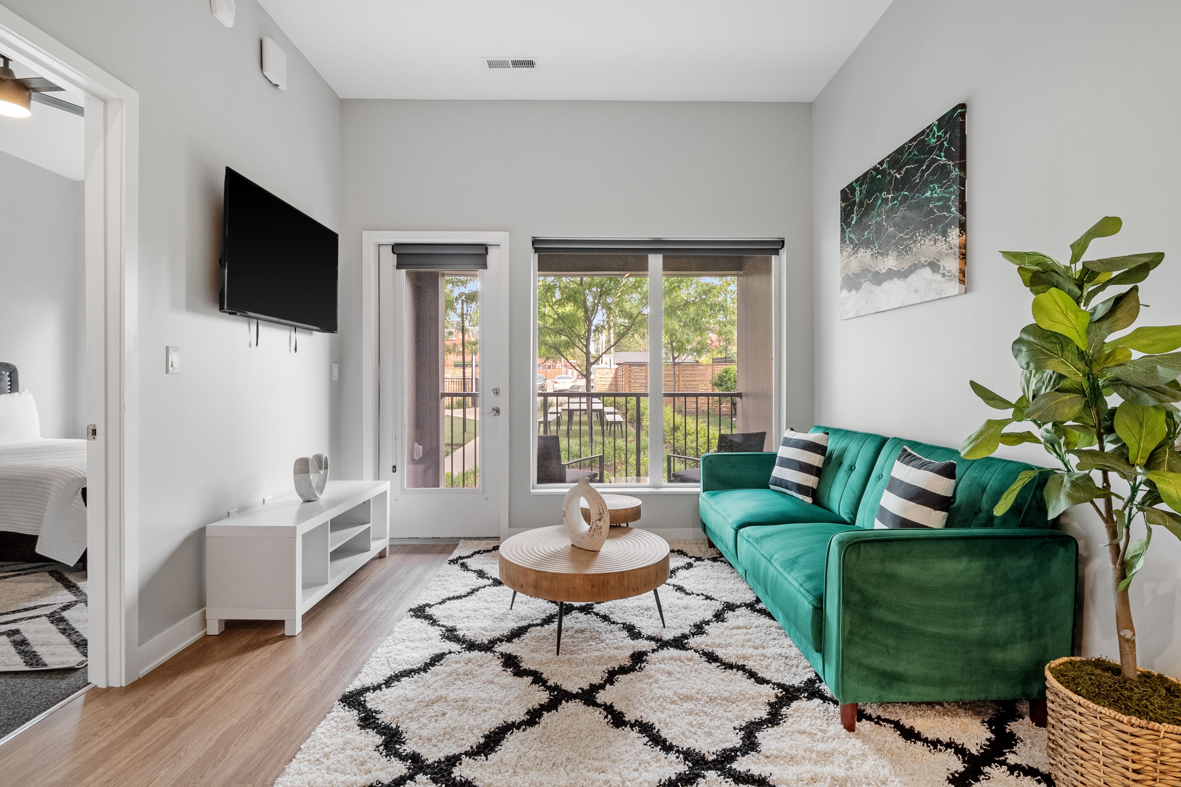 Luxury 1BD/1BR Apt in St. Louis-Pool| Gym| Free Parking!