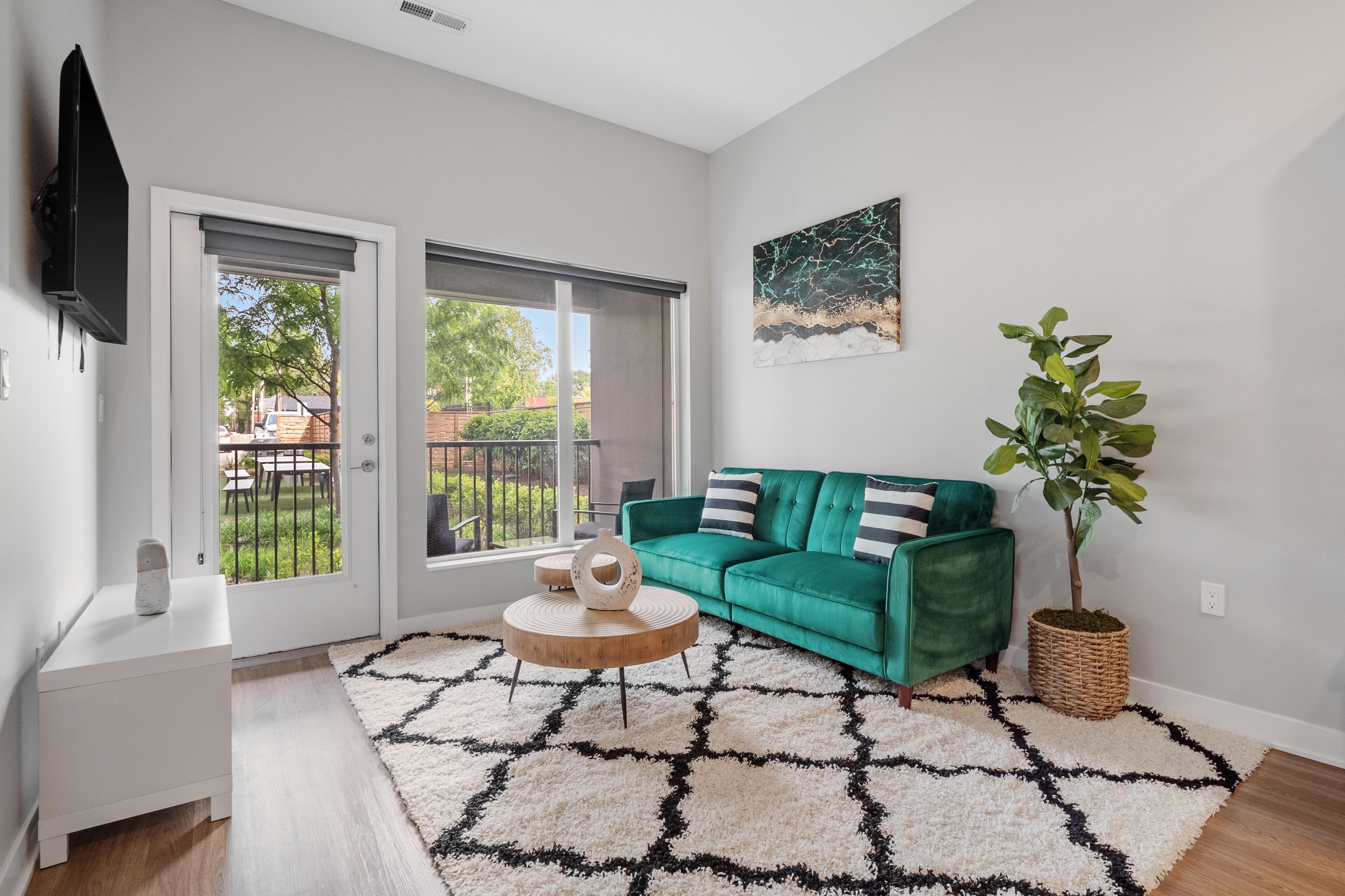 Luxury 1BD/1BR Apt in St. Louis-Pool| Gym| Free Parking!