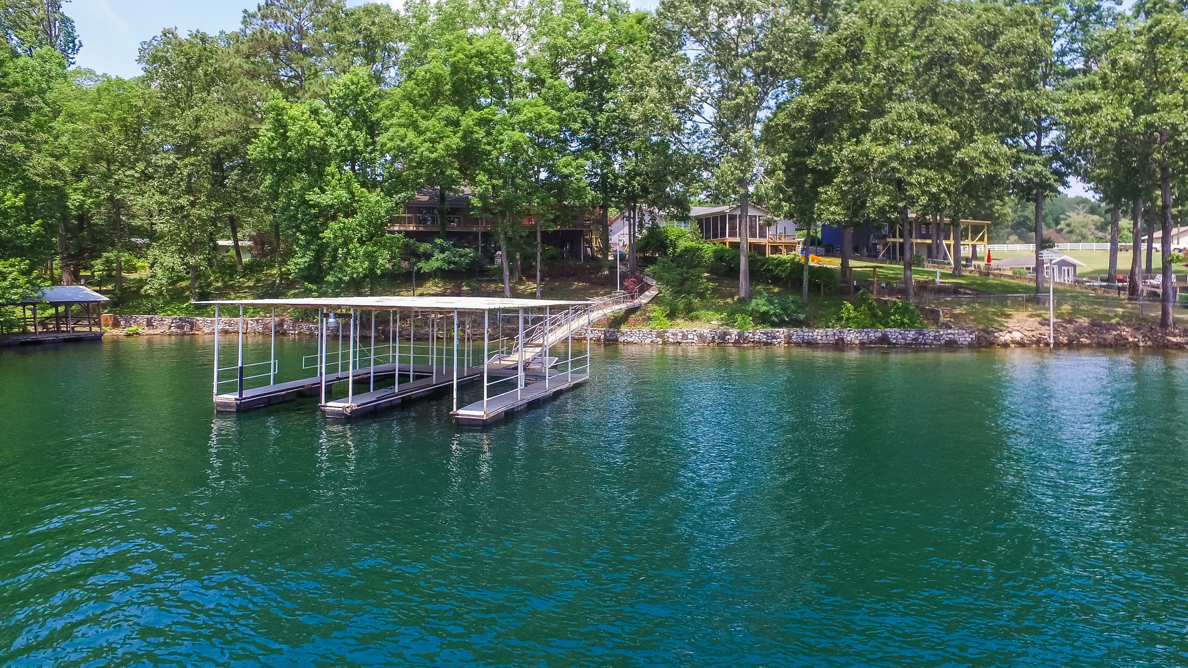 "Duskin Point Retreat" - 3 Family house, park like setting