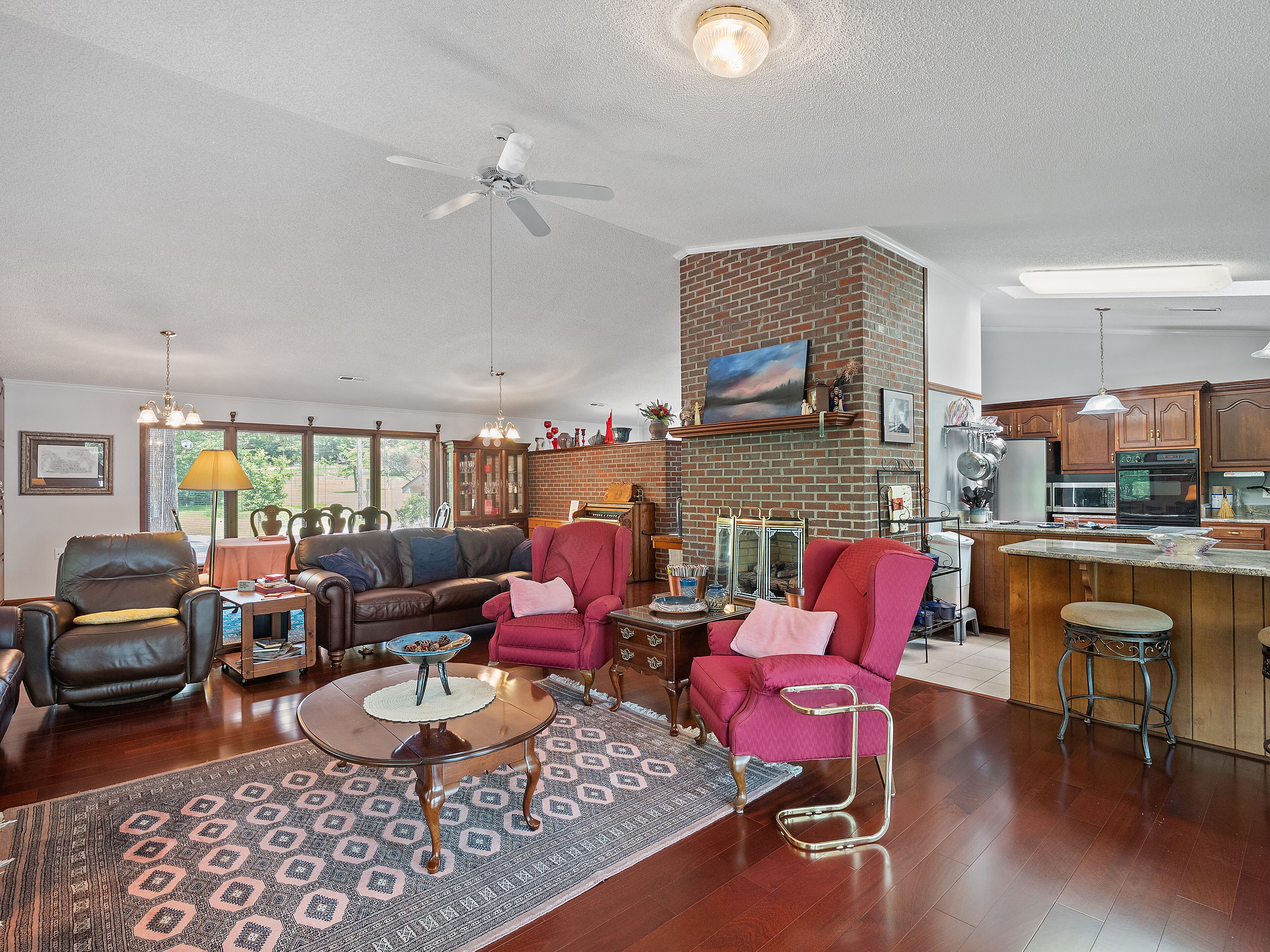 "Duskin Point Retreat" - 3 Family house, park like setting