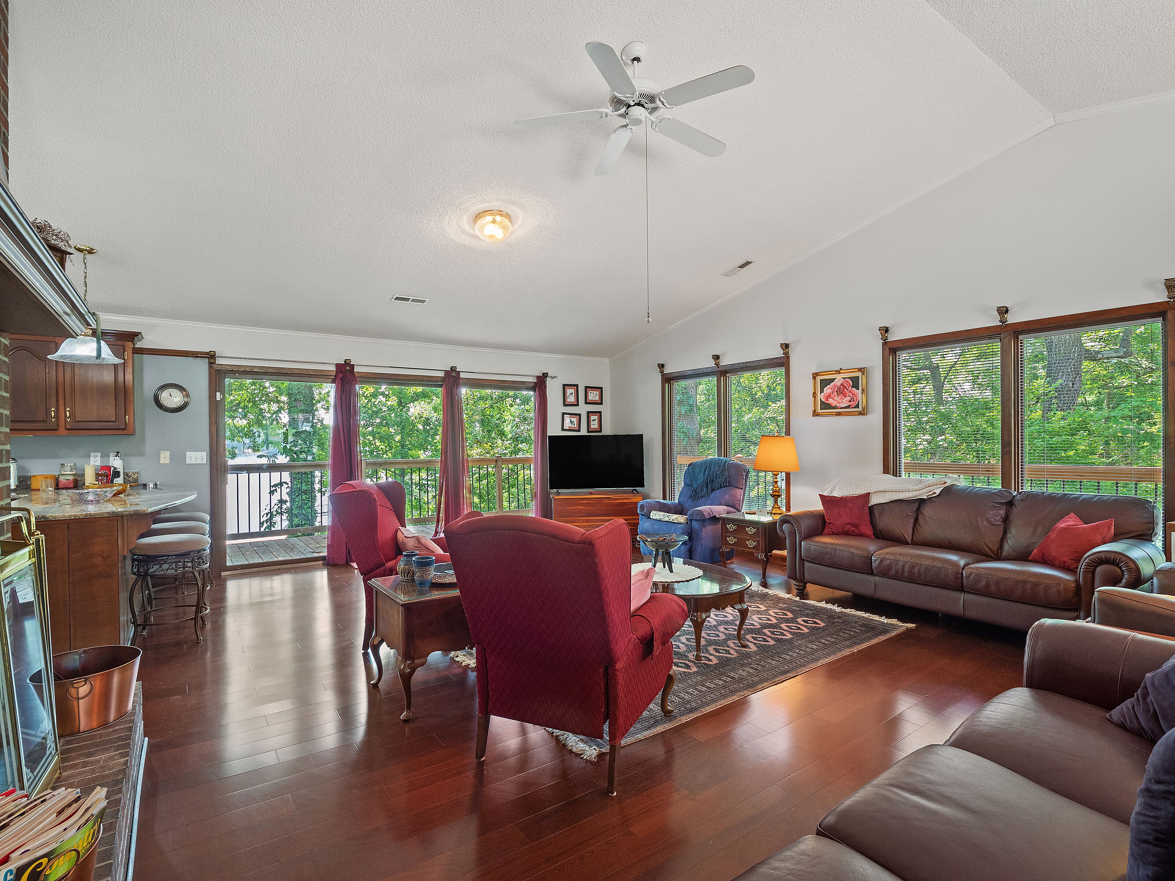 "Duskin Point Retreat" - 3 Family house, park like setting