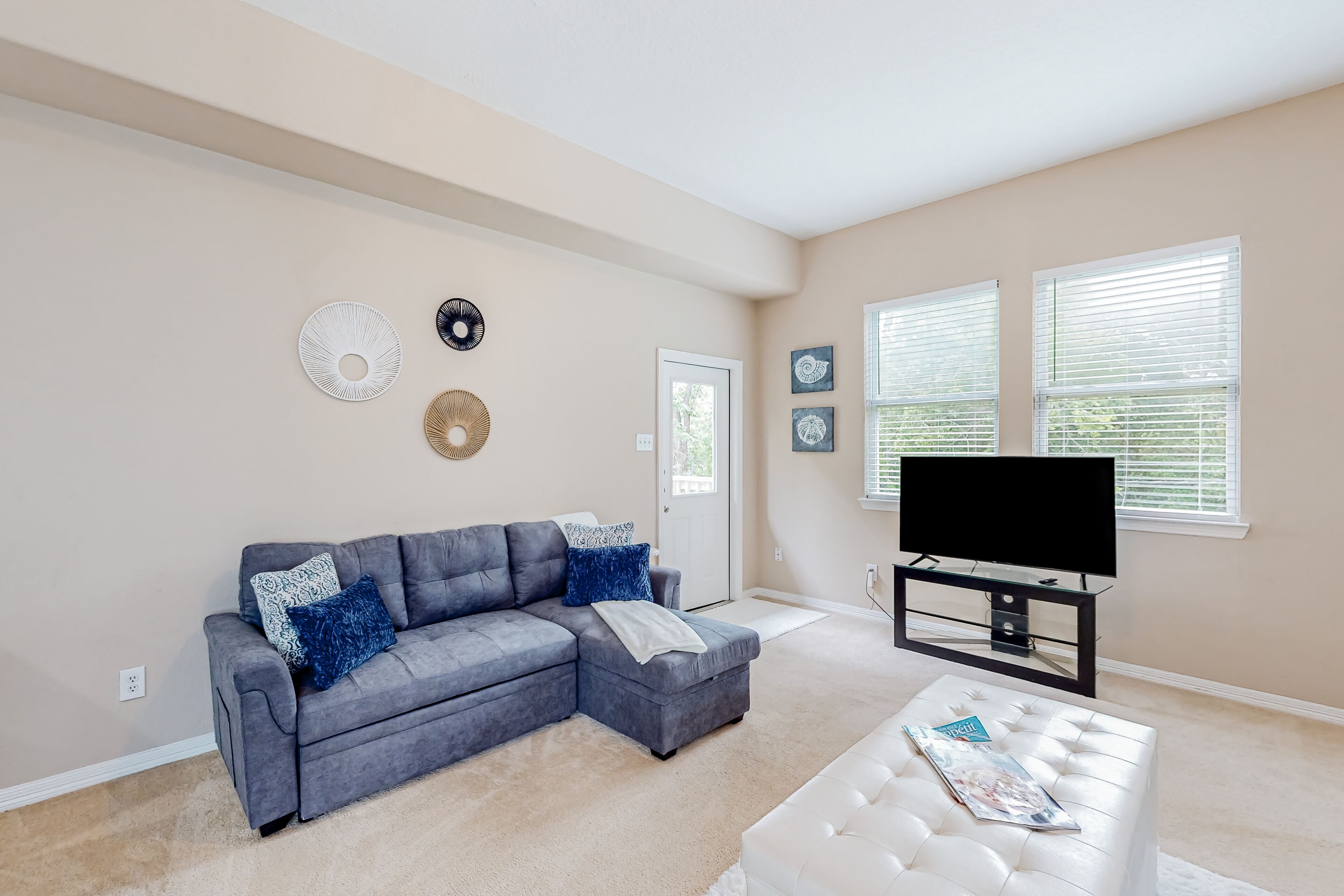 Charming home outside of the city with a large yard, washer/dryer, & central AC