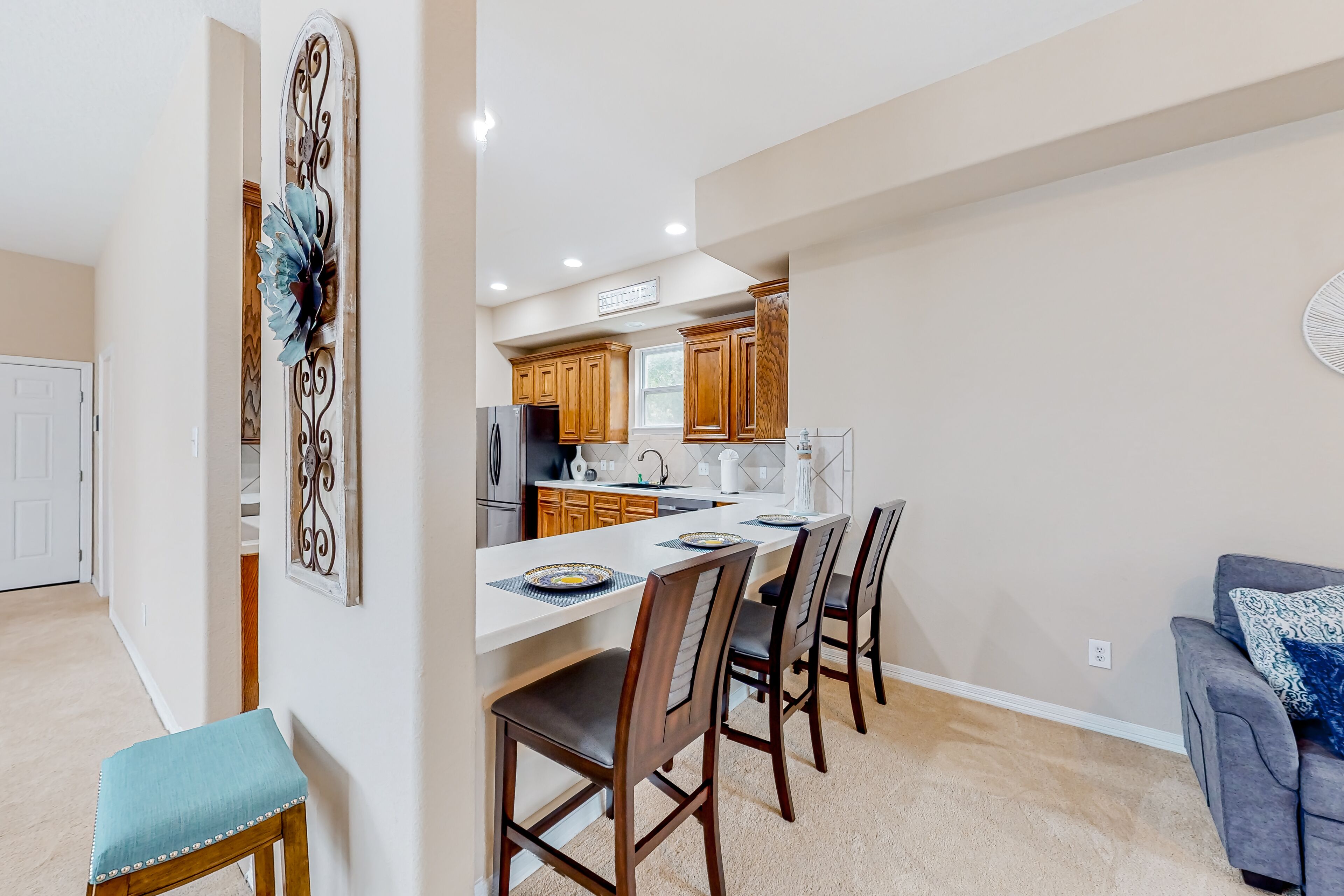 Charming home outside of the city with a large yard, washer/dryer, & central AC