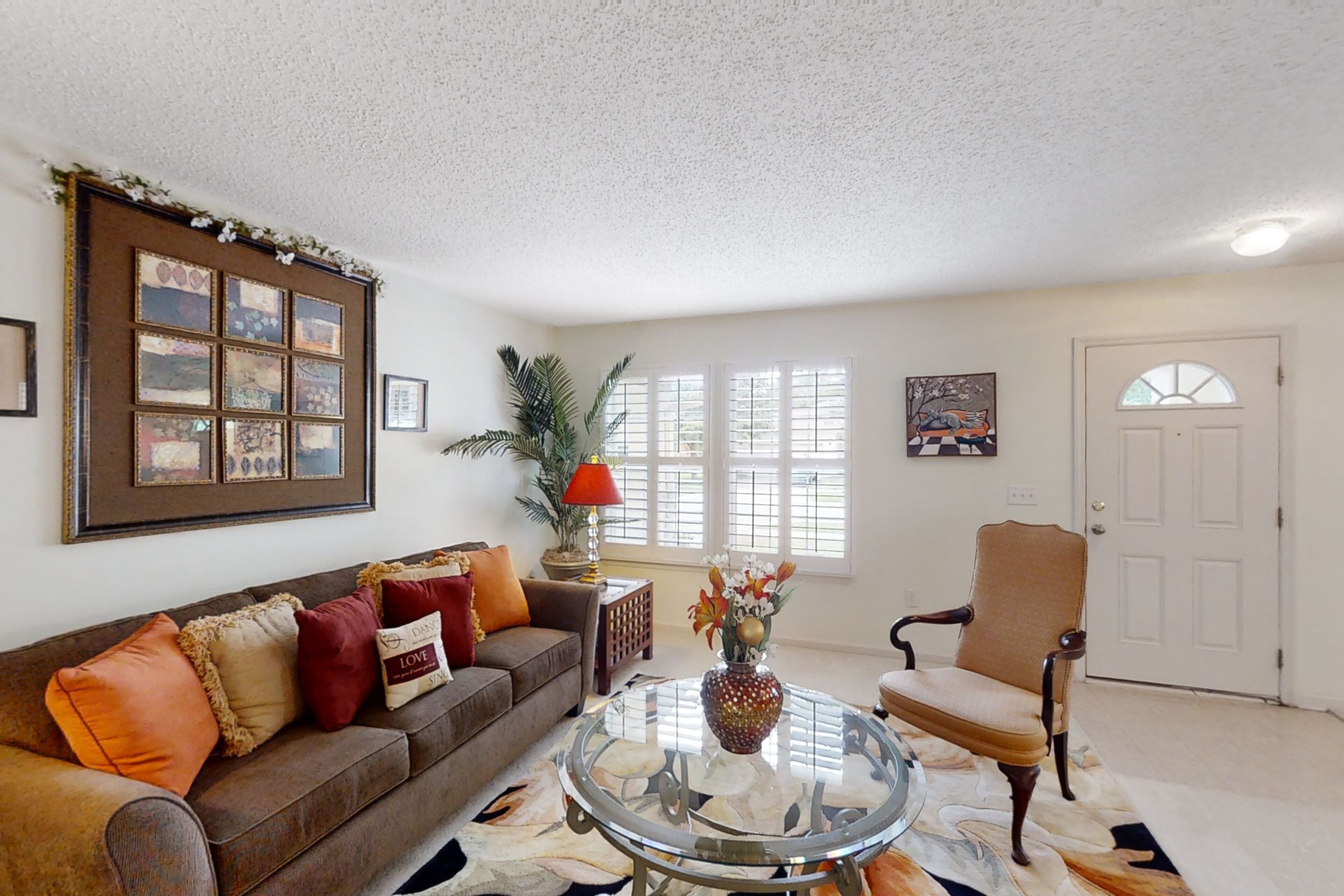 Dog-friendly spacious stay with a sunroom, patio, washer/dryer, fireplace, & AC