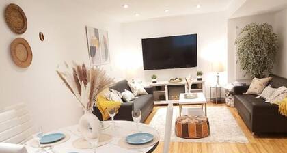 Luxury Cozy Suite 20min to Downtown Stampede +free Wifi+ Free Parking