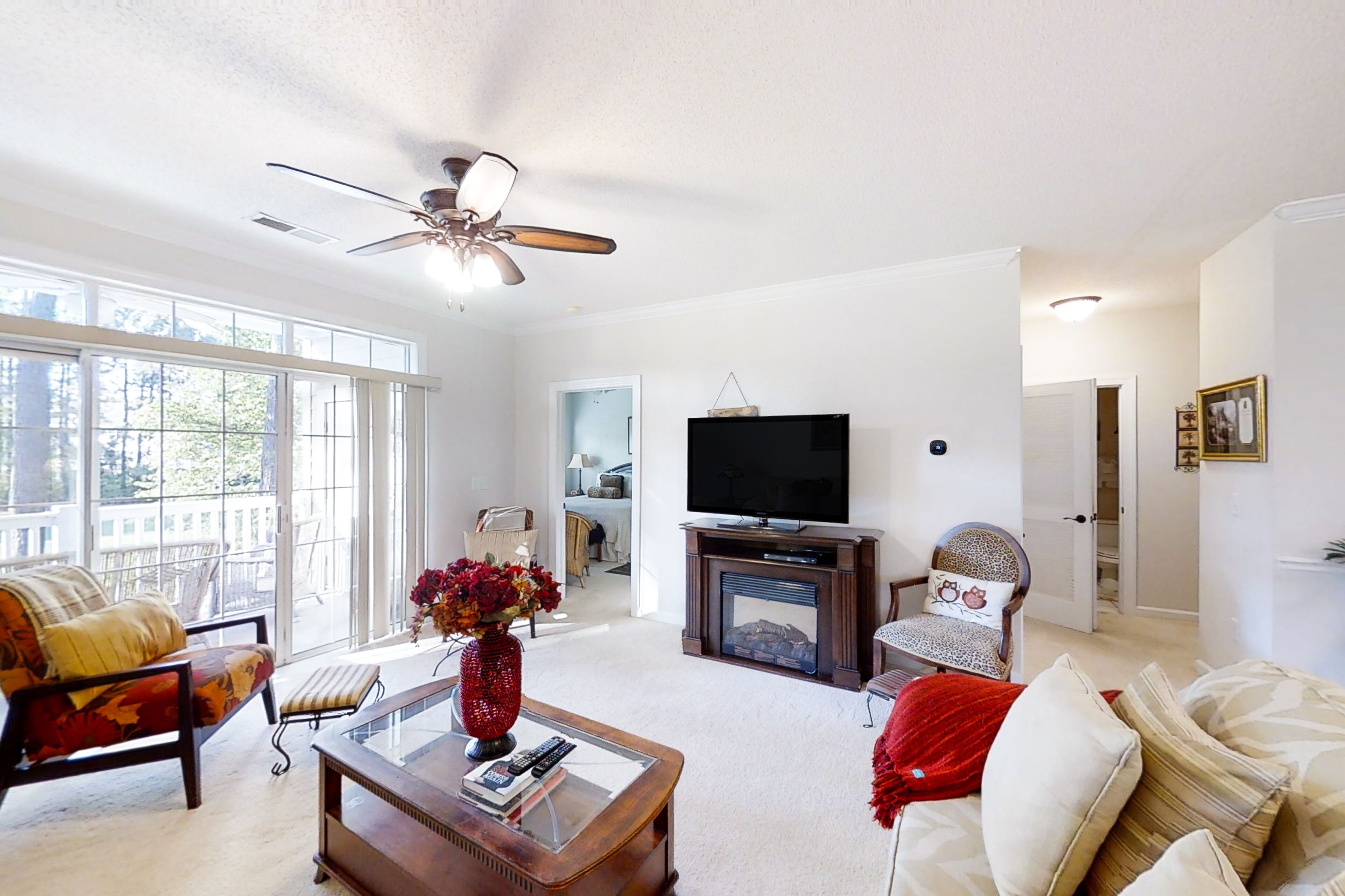 Golf-front condo with beautiful view, pools, hot tub, tennis & beach shuttle