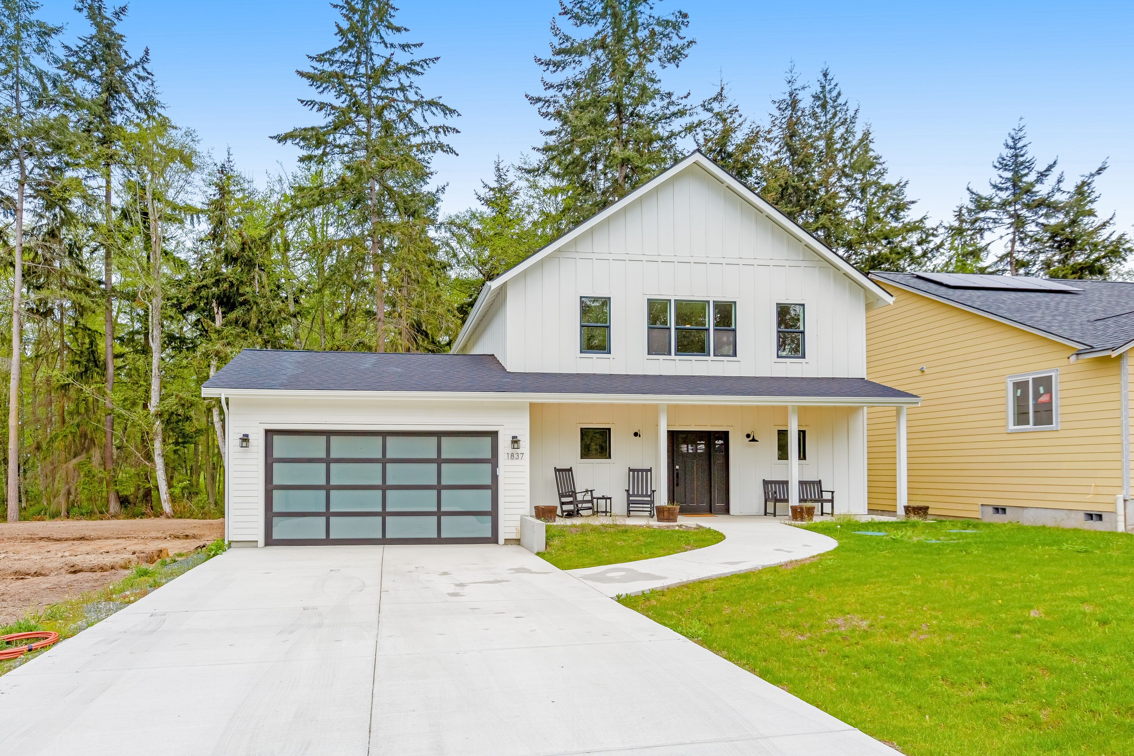 Inviting home with full kitchen, patio, forest views, & W/D