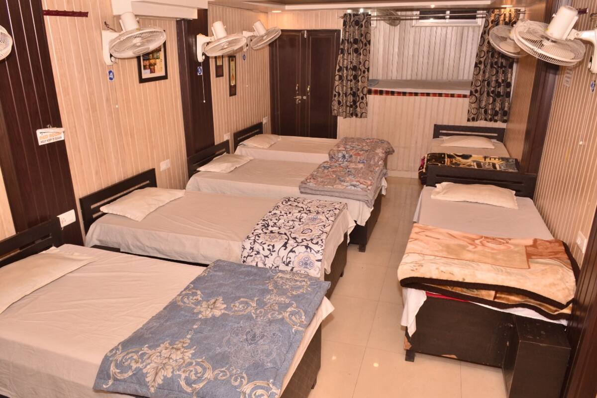 Deluxe Shared Dormitory | WiFi (free), bed sheets