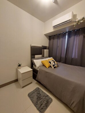 1 bedroom, WiFi, bed sheets - A cozy 1 bedroom condo (Pasay City)
