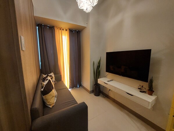 TV - A cozy 1 bedroom condo (Pasay City)