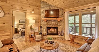 Cozy Cabin at a Mountain Resort 4 Mi to Downtown!