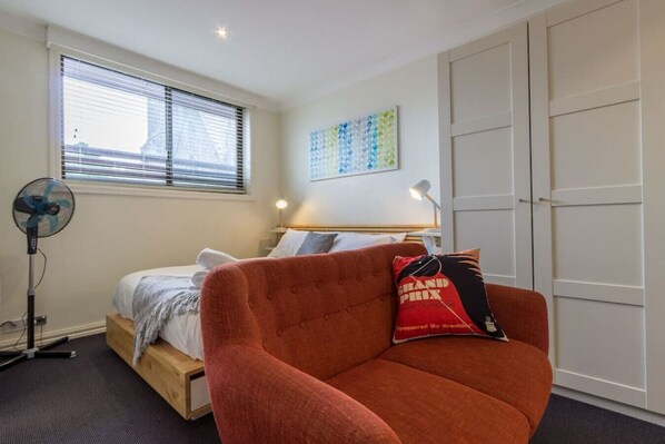 1 bedroom, desk, iron/ironing board, free WiFi