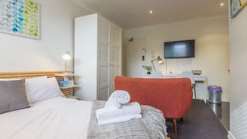 1 bedroom, desk, iron/ironing board, free WiFi