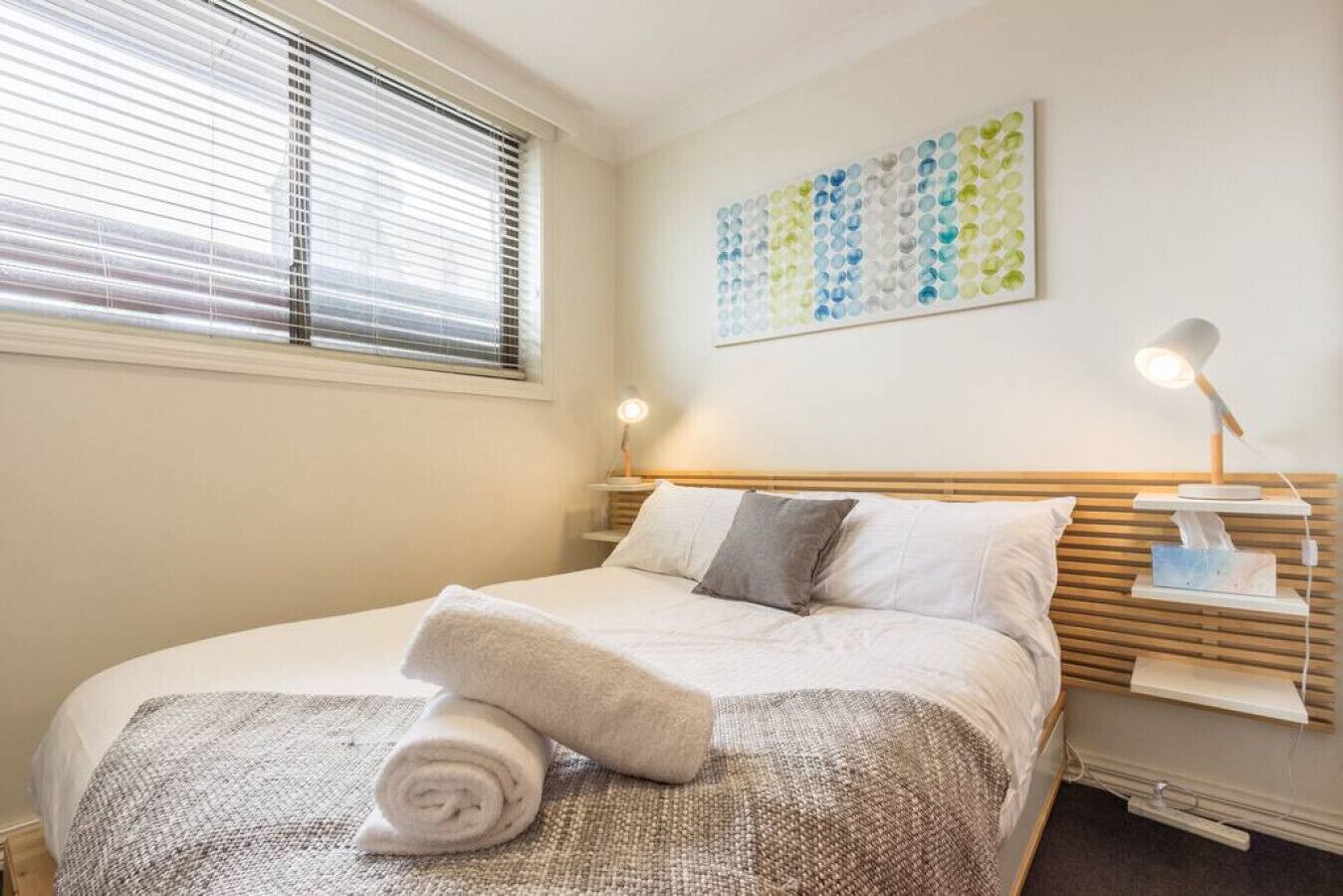 1 chambre, bureau, fer et planche à repasser, accès au Wi-Fi (inclus)