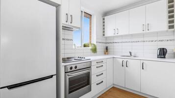 Frigorífic, microones, forn i placa de cuina