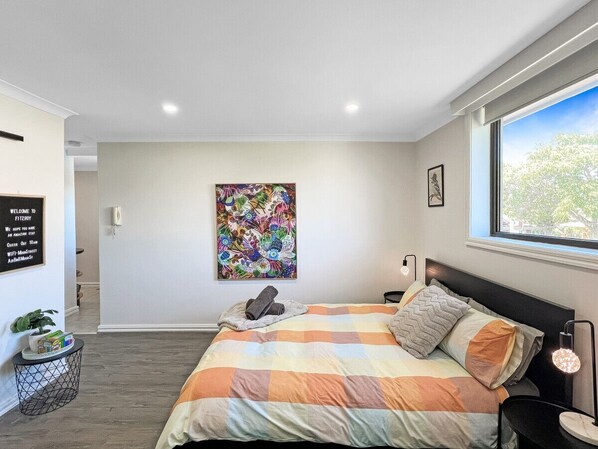 1 chambre, bureau, fer et planche à repasser, accès au Wi-Fi (inclus)