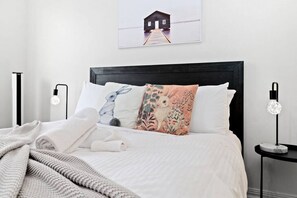 1 bedroom, iron/ironing board, free WiFi, bed sheets - Ground floor one bedroom apartment in South Yarra (South Yarra)