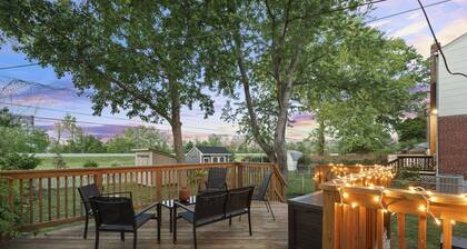 Charming Oasis near Metro: Arcade, Coffee, Parks