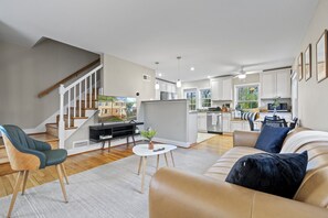 Een smart-tv, videogames, tafelvoetbal en boeken