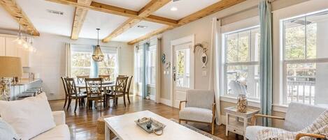 Smart-TV, DVD-Player, Bücher