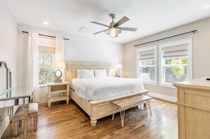 4 bedrooms, iron/ironing board, free WiFi, bed sheets - Walk to Beach & Dining, Luxury Home in Seagrove, Private Pool, Sleeps 14, Bikes (Santa Rosa Beach)